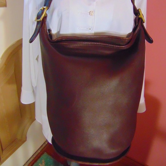 Coach Handbags - COACH XL Brown Leather Vintage Bucket Bag 9085